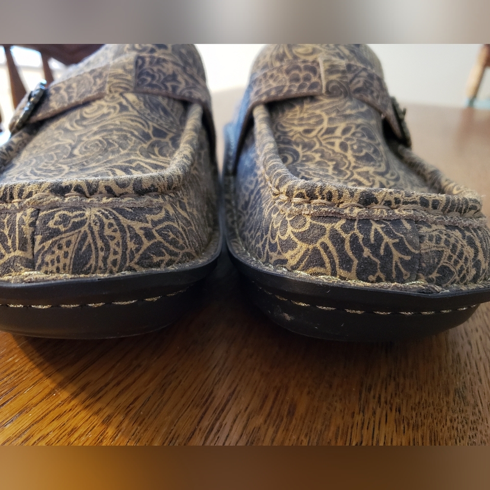 Alegria Brown And Tan Mules - Picture 5 of 7